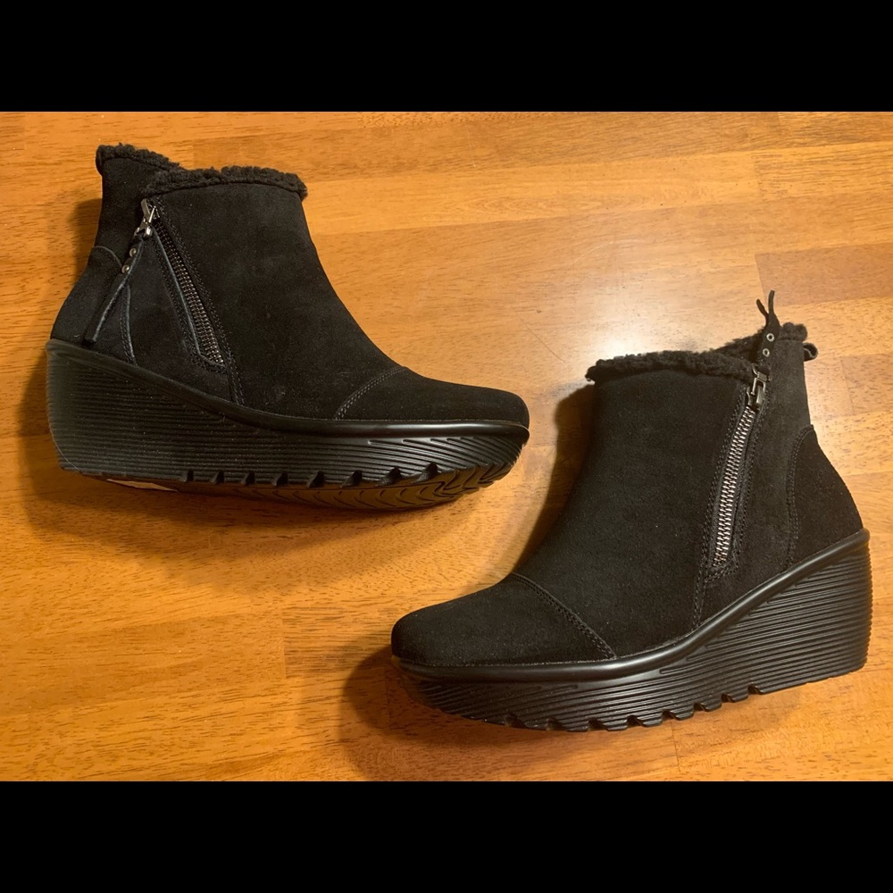 Skechers boots.